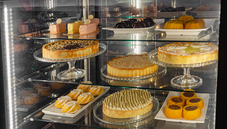 Vitrine de doces e bolos